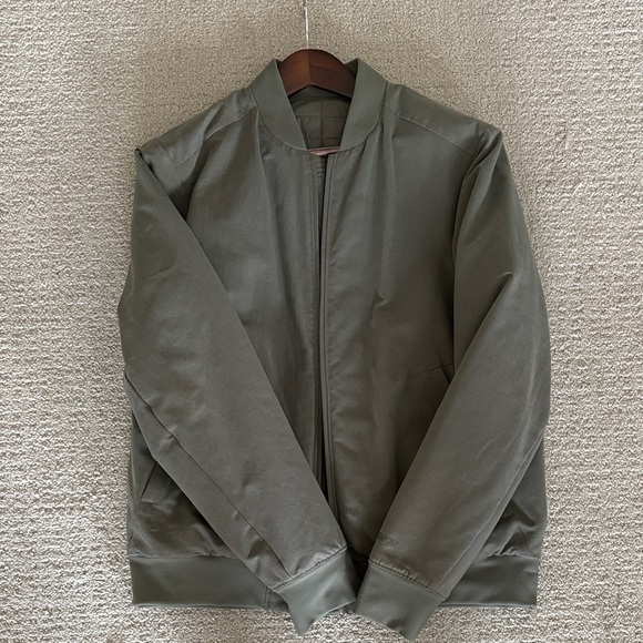 lululemon athletica Other - lululemon Men's Olive Bomber Jacket reversible quilted